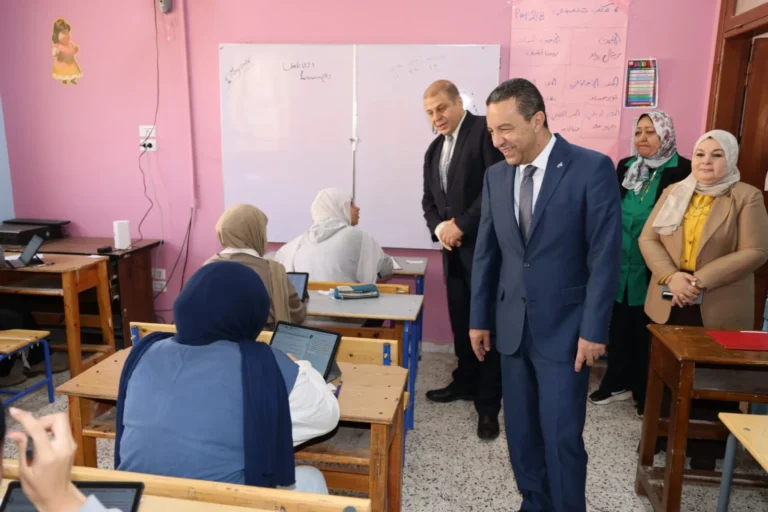 محافظ المنوفية يتفقد لجان امتحانات صفوف النقل بشبين الكوم