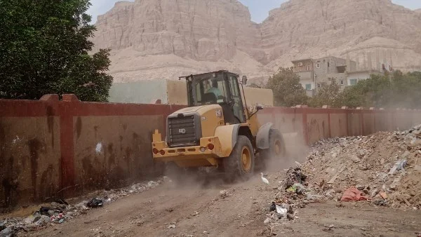 حملات نظافة موسعة في قنا ترفع 35 طناً من المخلفات