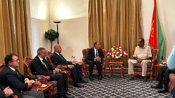 لقاء وزيري الخارجية والنقل مع الرئيس الإريتري