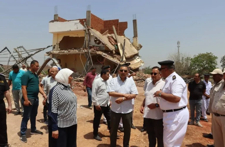 إزالة جمالون مخالف على 4 آلاف متر بالقليوبية