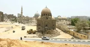 مدبولي يتفقد أعمال تطوير السيدة عائشة والسيدة نفيسة
