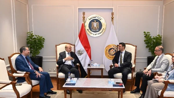 الصناعة تستهدف استثمارات فرنسية لتعزيز المنتجات المصرية