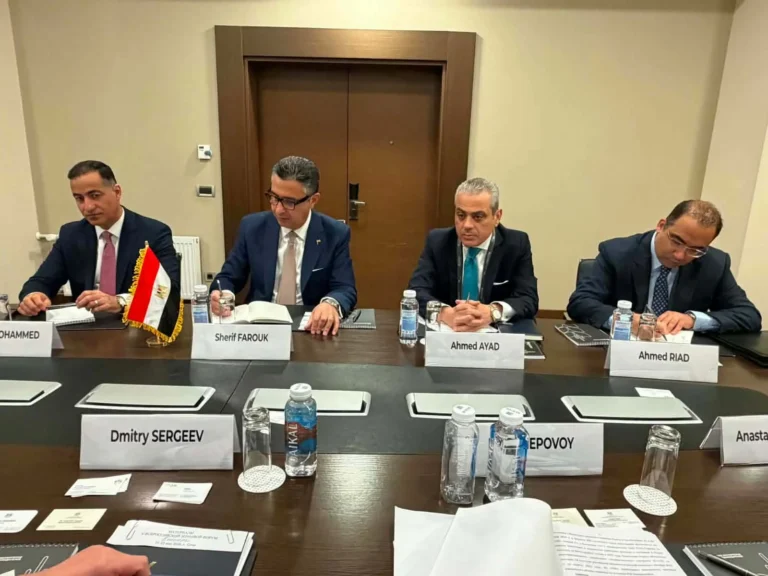 وزير التموين يعزز التعاون مع روسيا في مجال الحبوب