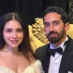 رد أحمد تيمور على متابعة هاجمته بسبب ظهور زوجته