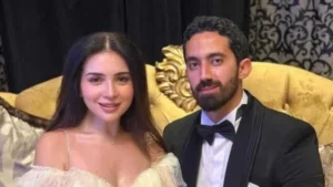رد أحمد تيمور على متابعة هاجمته بسبب ظهور زوجته