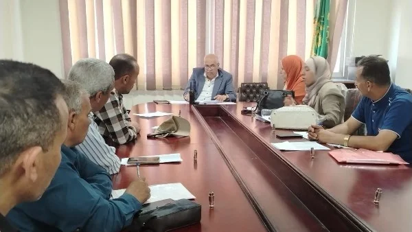 رئيس مدينة طوخ يحذر من تراكم القمامة حول أكشاك الكهرباء
