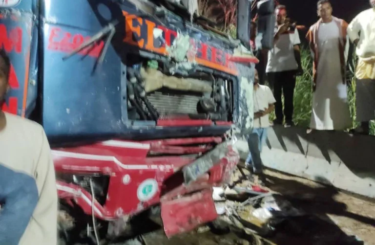 حادث تصادم مأساوي بالصف: وفاة وإصابات متعددة
