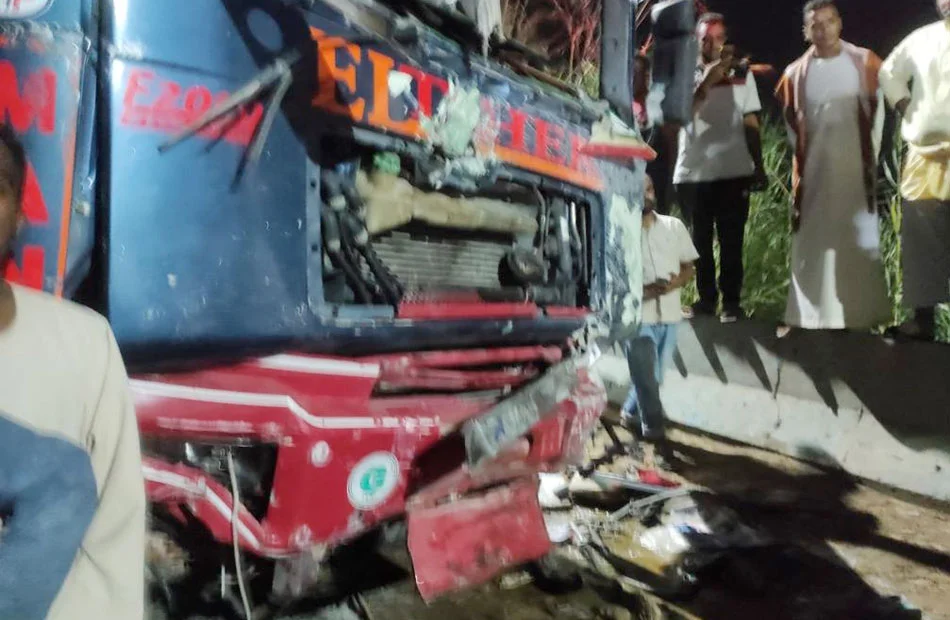 حادث تصادم مأساوي بالصف: وفاة وإصابات متعددة