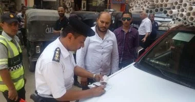 طفل يقود "ميكروباص" بالشرقية واعتراف الأب بالسماح له