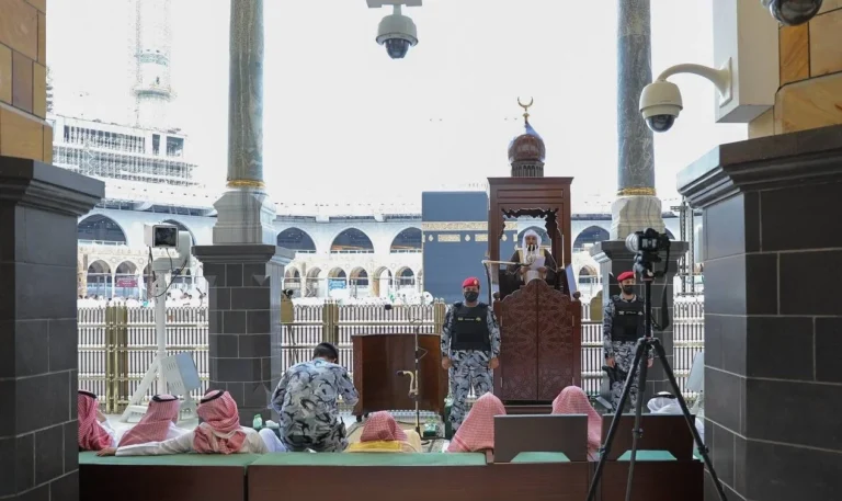 الله اصطفى من خلقه.. خطيب المسجد الحرام يوضح التفاصيل