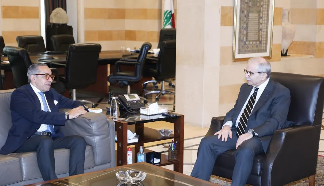 نواف سلام يبحث مع سفير مصر الأوضاع في لبنان