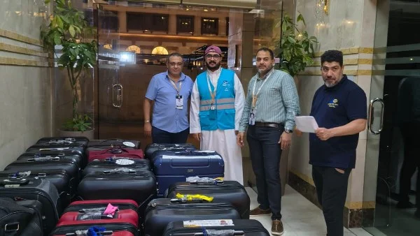ضمان وصول حقائب الحجاج وتسليم بطاقات نسك