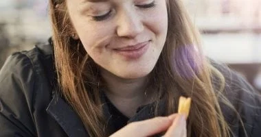 الأطعمة فائقة المعالجة وخطرها على صحة الدماغ