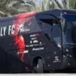 الأهلي والزمالك يتواجهان في قمة الكرة المصرية