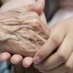 الأبناء مسؤولون عن نفقات رعاية المسنين