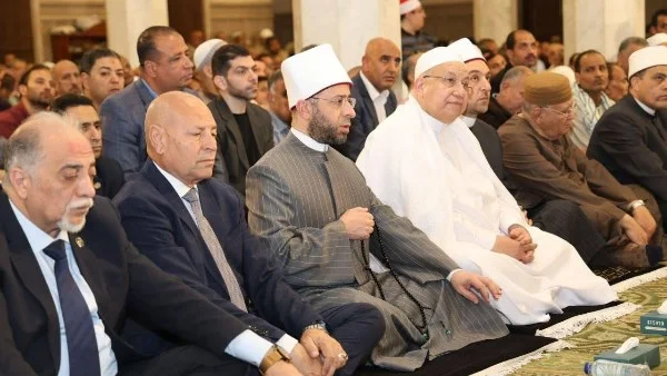 وزير الأوقاف ومحافظ القاهرة يؤدون صلاة الجمعة بمسجد السيدة نفيسة