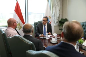 وزير الصحة يبحث فرص الاستثمار في الرعاية الصحية
