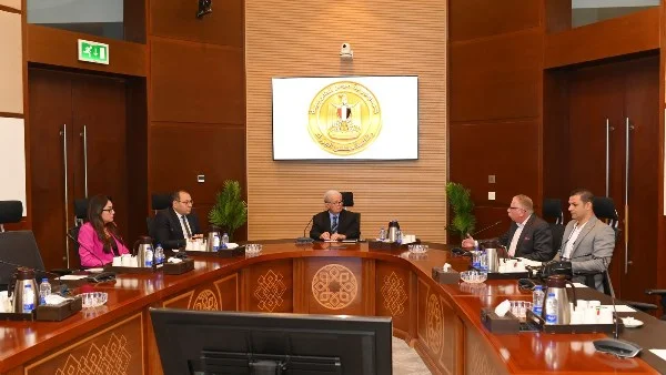 متابعة مستجدات مشروع تطوير صناعة الغزل والنسيج