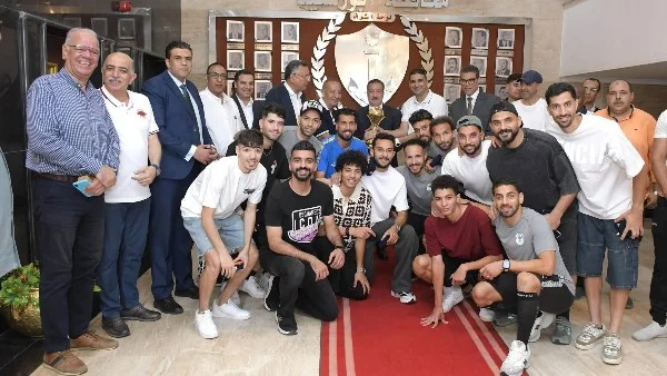 استقبال محافظ بورسعيد للاعبي المصري بعد التتويج