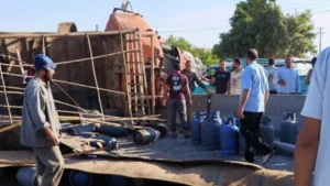 انقلاب سيارة نقل بأسطوانات غاز بالقليوبية