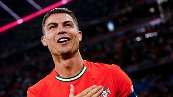 كاتيا أفيرو تدافع عن رونالدو بعد تعادل البرتغال