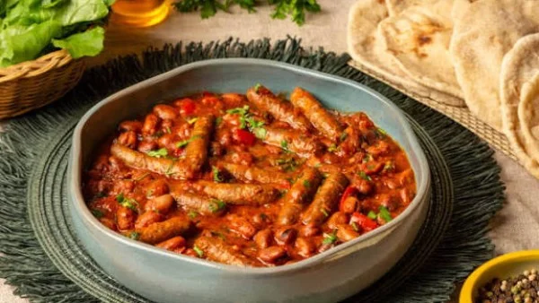 طريقة عمل السجق بالطماطم