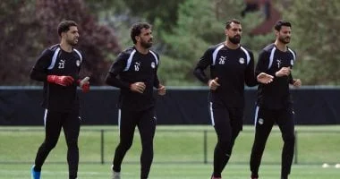 منتخب مصر يحتفل بعيد ميلاد المهدى سليمان