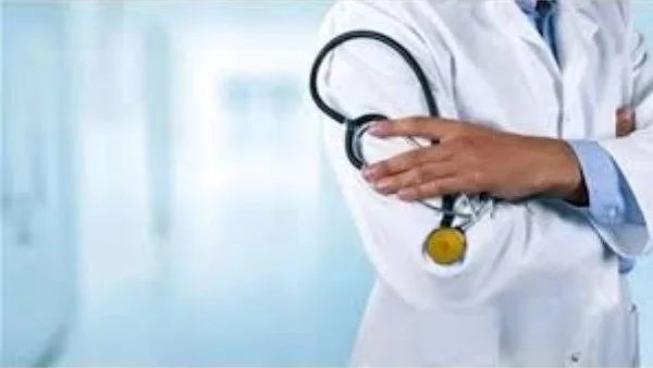 حكم عمل الرجال في مهنة النساء الطبية