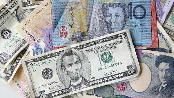 تراجع سعر الدولار وأسعار العملات اليوم الثلاثاء