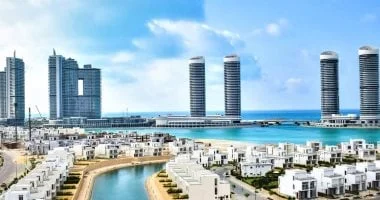 "العلمين الجديدة: أيقونة السياحة والاستثمار في مصر"