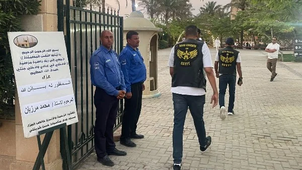 أحباء محمد مرزبان يرتدون الأبيض في مراسم العزاء