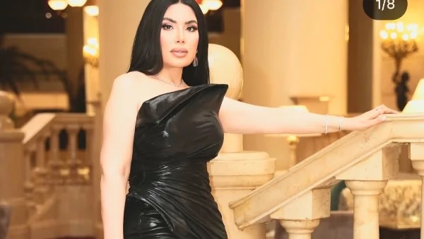 عبير صبري تتألق بفستان أسود جذاب