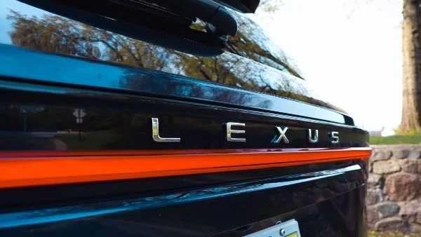 لكزس توقف إنتاج أهم سيارتها الهجينة TX 550h+