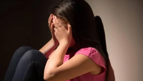 فتاة تهرب مع جزار لإجبار والدها على الزواج بها