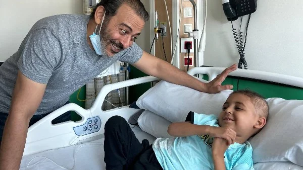 أحمد عزمي يزور مستشفى سرطان الأطفال 57357