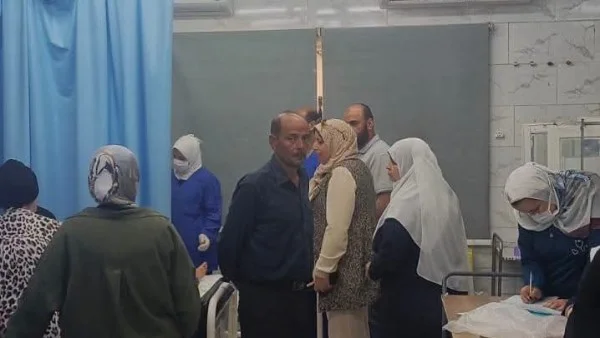 رئيس مدينة قويسنا تطمئن على طفلتين بعد حادث مأساوي