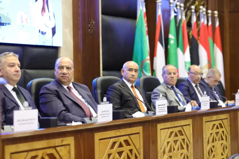 طلاب النقل الدولي واللوجستيات يبرزون ابتكاراتهم بالأكاديمية
