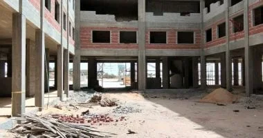 استكمال إنشاء أكبر مستشفى بالفرافرة