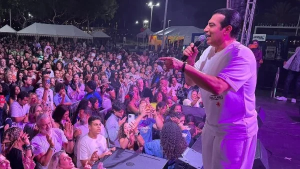 إيهاب توفيق يشعل مهرجان OC MENA بكاليفورنيا
