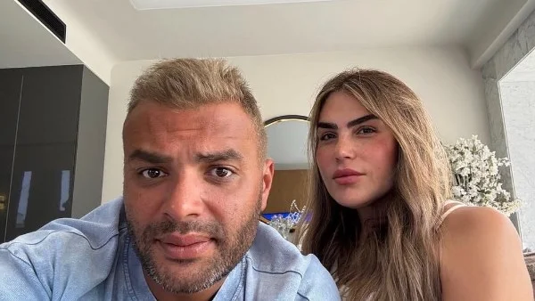 رامي صبري يحتفل بعيد ميلاد زوجته برسالة رومانسية