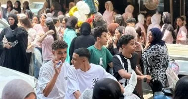 طلاب الإعدادية في بورسعيد يحتفلون بنهاية العام الدراسي