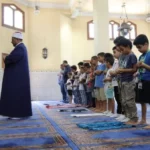 حكم إمامة الأطفال في الصلاة