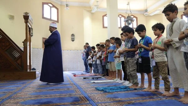 حكم إمامة الأطفال في الصلاة