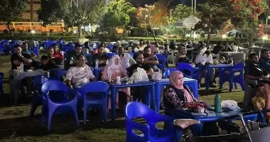 جمهور بورسعيد يتابع مباراة مصر ونيوزيلندا بحماس