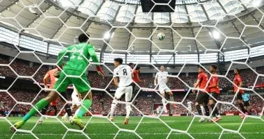 نيوزيلندا تتقدم على مصر في الشوط الأول بكأس العالم