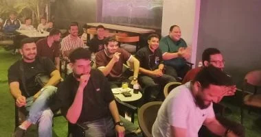 فرحة الجماهير المصرية في المنوفية بعد الهدف الثالث