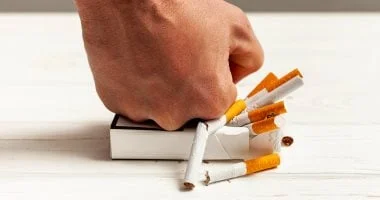 حظر التدخين في الأماكن العامة: غرامات صارمة للمخالفين