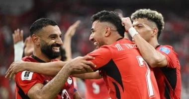 احتفال منتخب مصر بعد الفوز التاريخي على نيوزيلندا