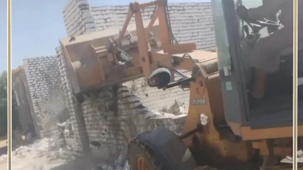 إزالة تعديات على الأراضي الزراعية في سمسطا ببني سويف