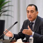 الحكومة تبحث تعزيز الحركة السياحية والطيران